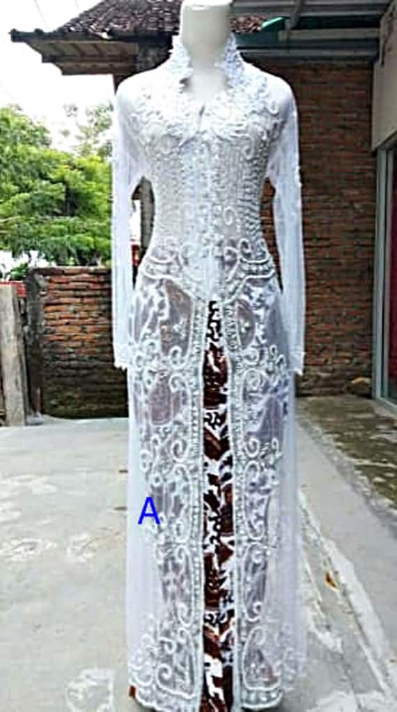 6 Inspirasi Kain Baju Kebaya Selain Brukat