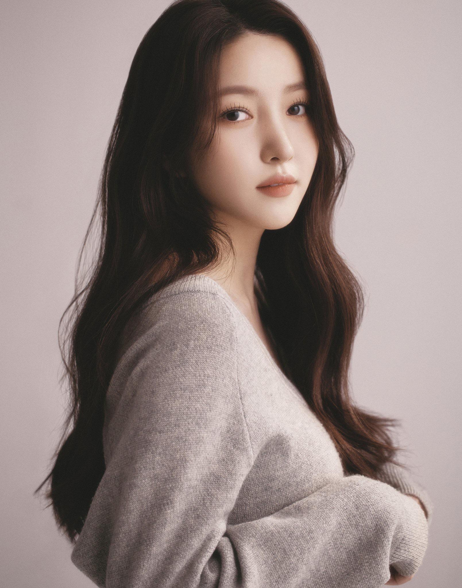 Mantan Anggota GFRIEND Kim Sowon Mengubah Nama Panggung