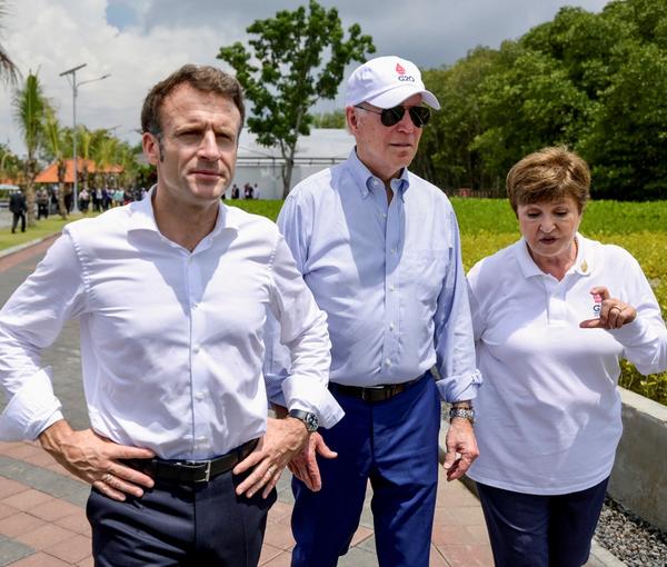 Inilah Sosok Emmanuel Macron Presiden Prancis Yang Terlihat Friendly