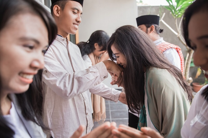5 Manfaat Silaturahmi Dalam Keluarga Meski Hanya Bertanya Kabar