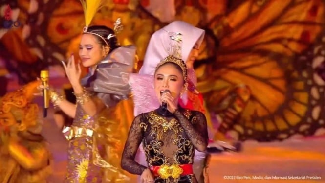 Ramaikan KTT G20 Sederet Aktris Indonesia Ini Kenakan Baju Tradisional