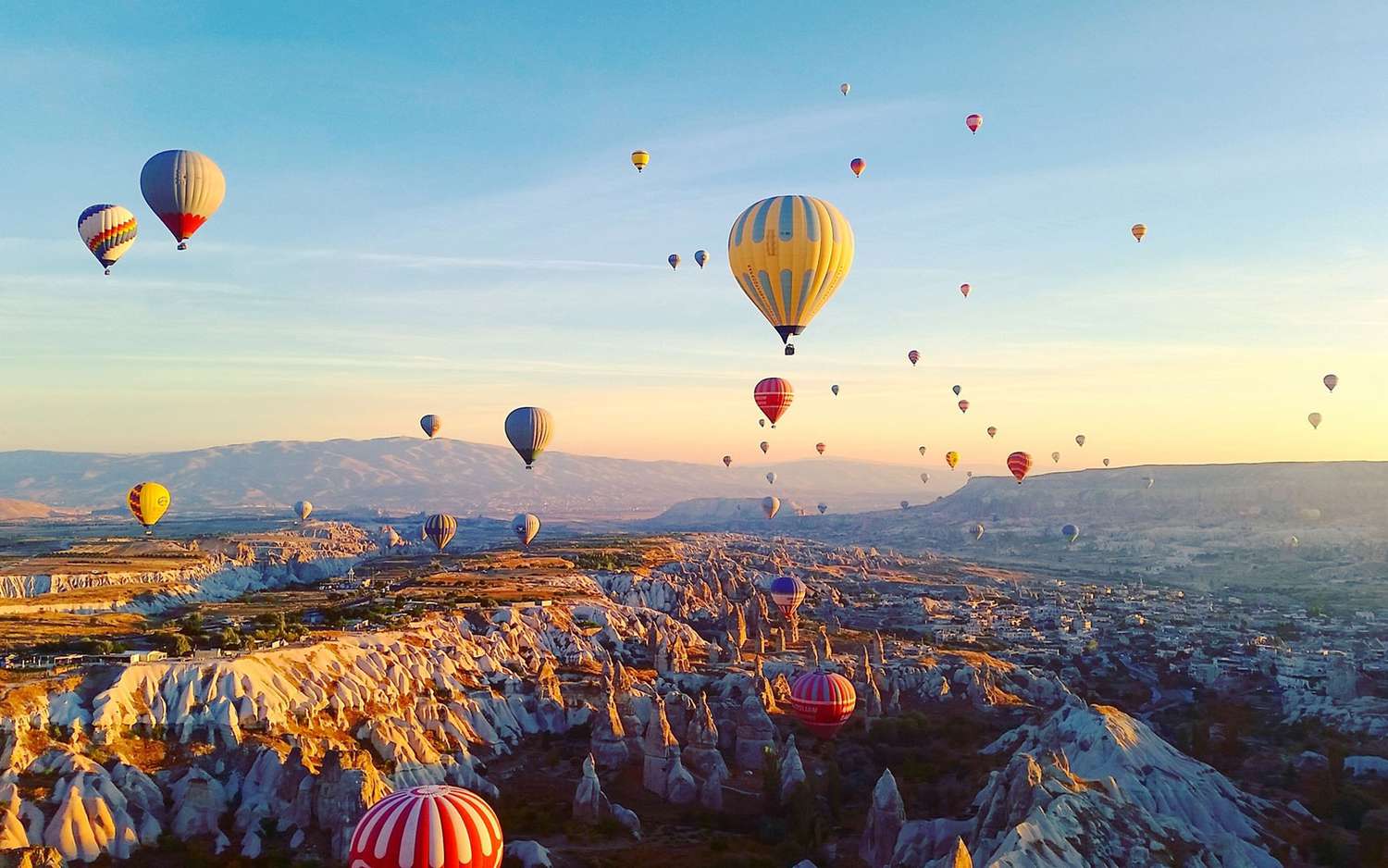 Liburan Akhir Tahun, Ini 8 Tempat Wisata di Dunia Yang Memukau