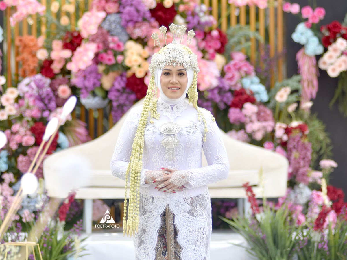 Cara Memakai Jilbab Dengan Gaun Pernikahan