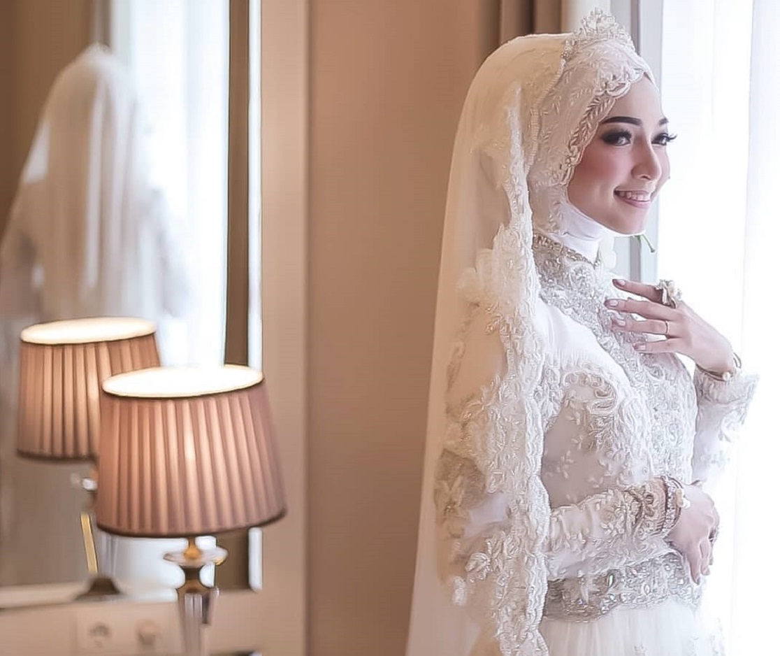 Cara Memakai Jilbab Dengan Gaun Pernikahan