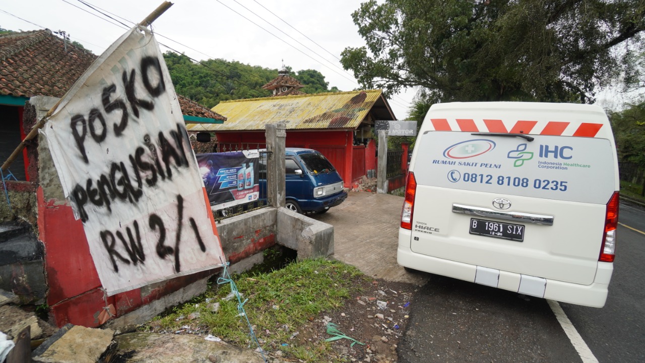 Tim Medis Layani Kesehatan Ratusan Warga Terdampak Gempa Cianjur