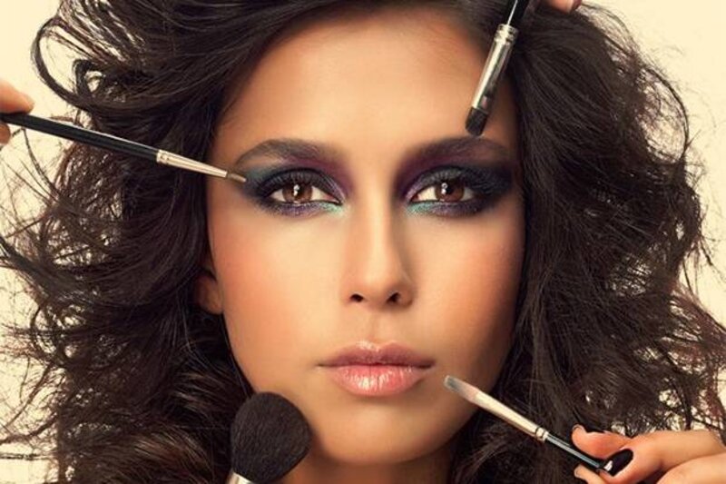 8 Tips Makeup Para Pekerja Lapangan