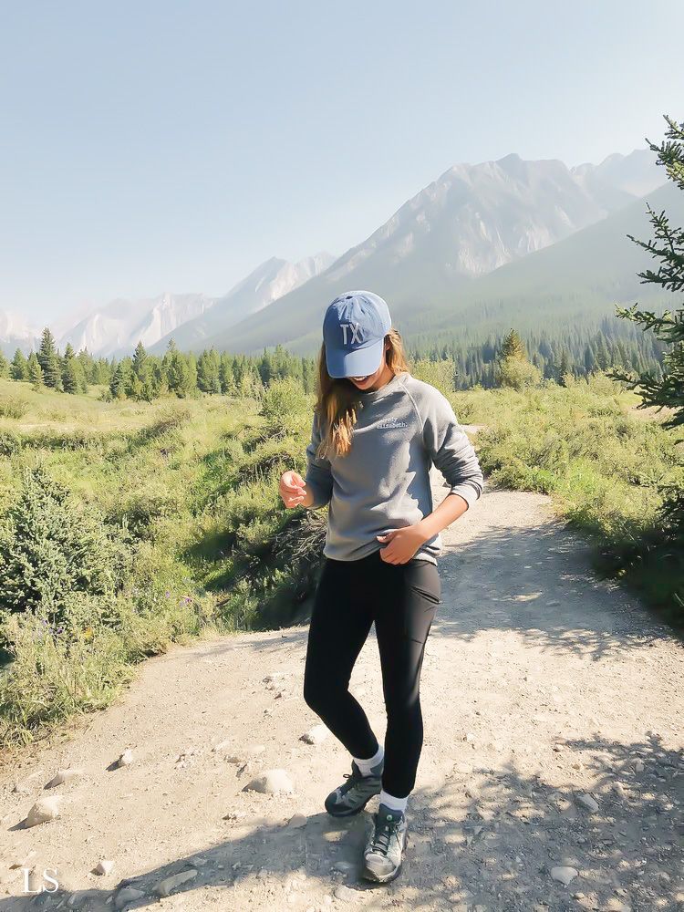 15 Outfit Hiking Yang Wajib Kamu Punya