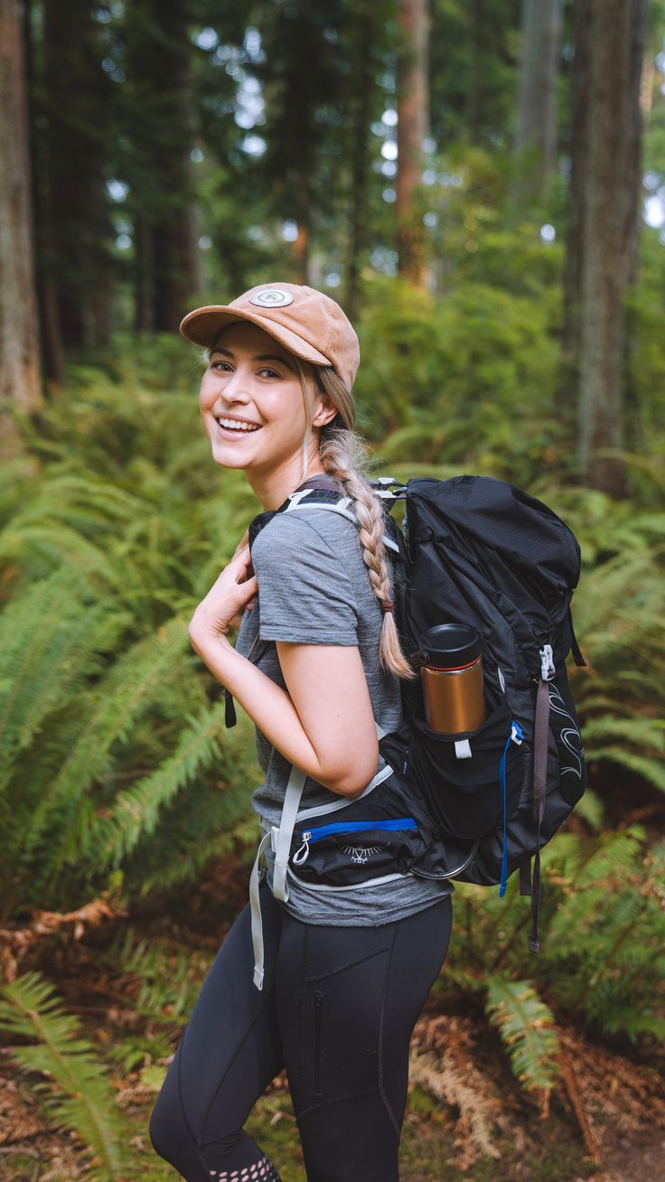 15 Outfit Hiking Yang Wajib Kamu Punya