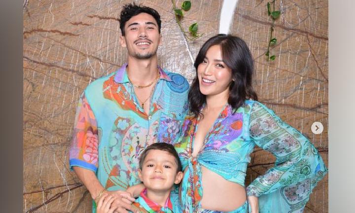 7 Gaya Selebritas Rayakan Tahun Baru Bersama Keluarga