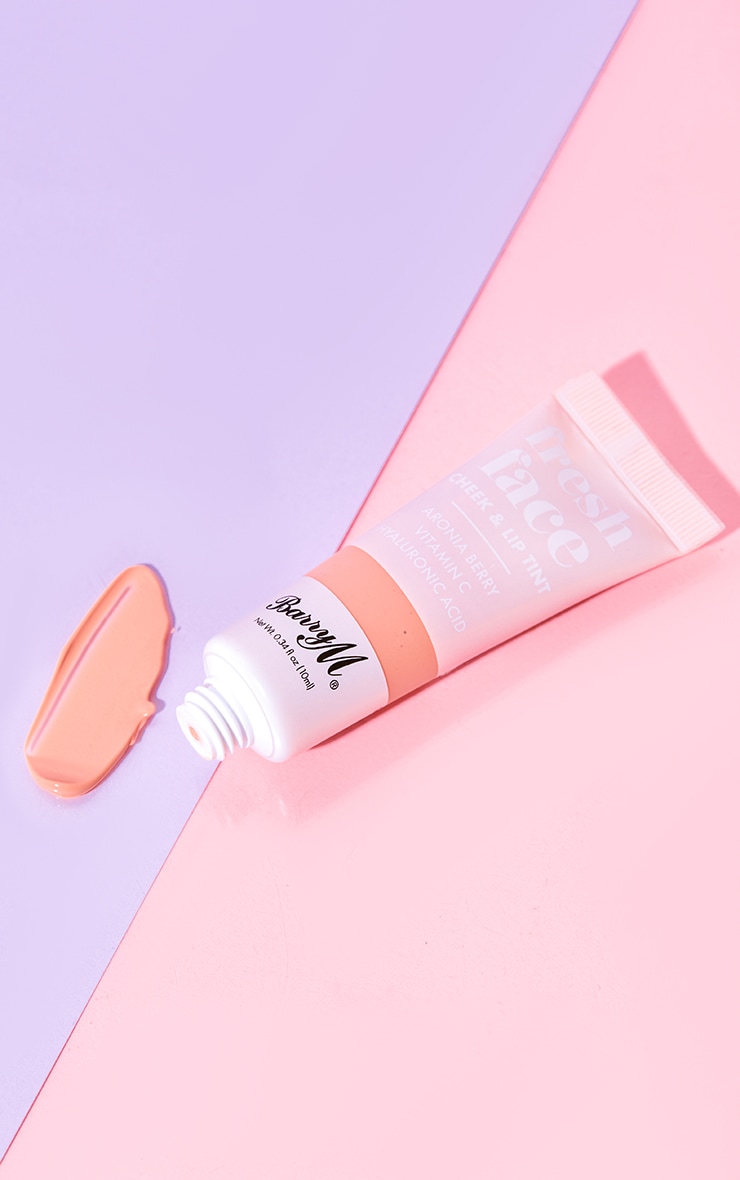 4 Makeup Dekoratif Untuk Menunjang Penampilan Perempuan Modern dan Dinamis