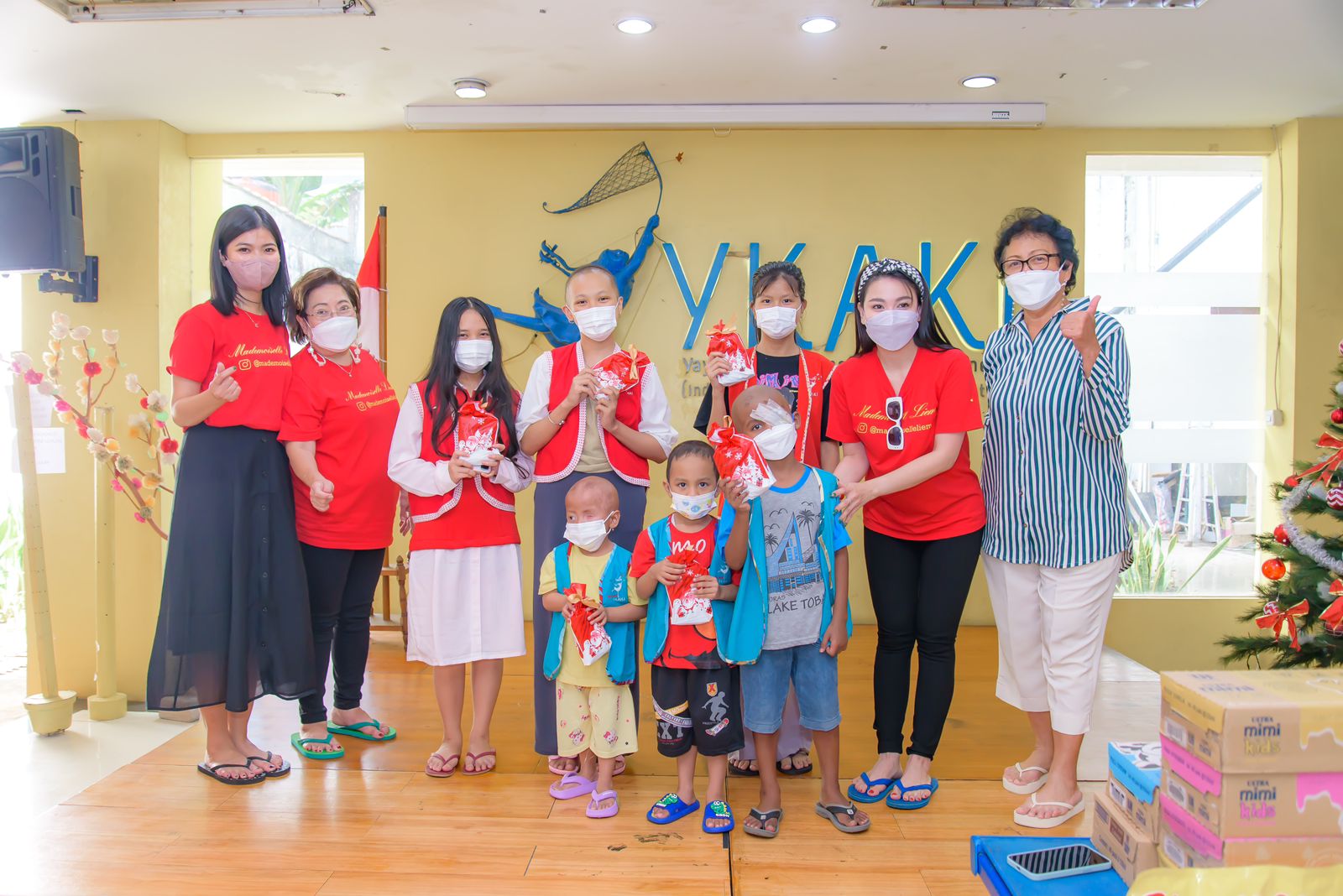 Jelang Natal dan Tahun Baru Fransisca Liem Beri Bantuan Anak Kanker