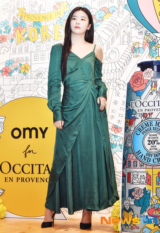 Pesona Baju Warna Hijau Inspirasi 6 Selebritis Dunia