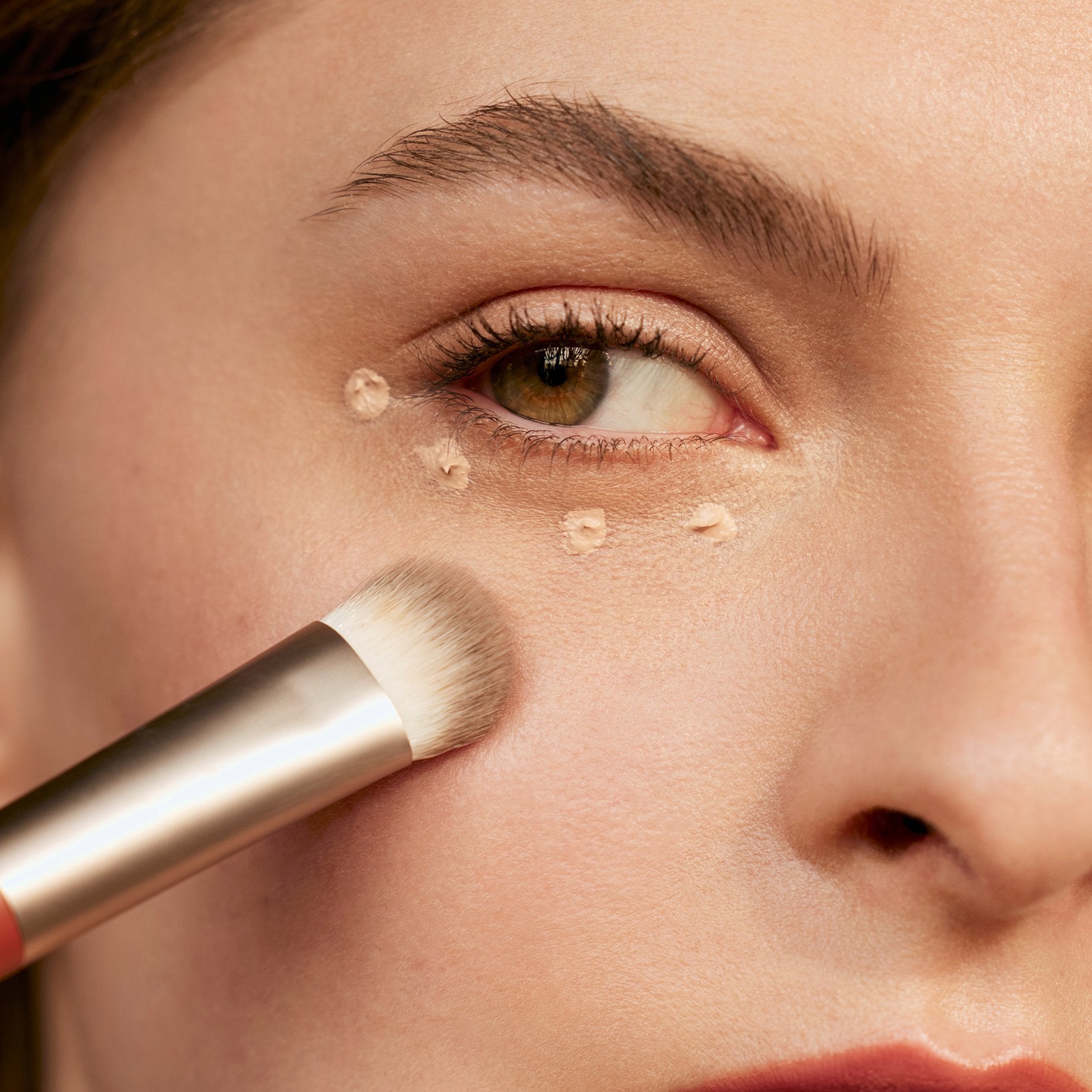 Ini Alat Makeup yang Wajib Dibawa Kemana-mana