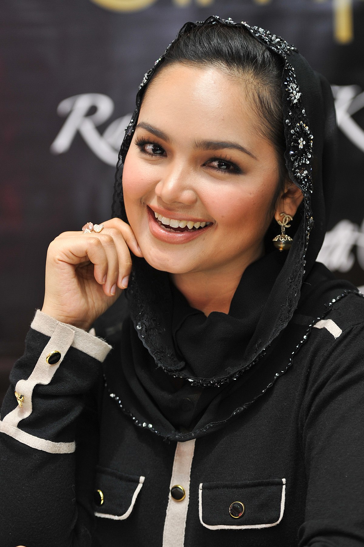 5 Tokoh Terkenal yang Pernah Menjadi Korban Love Scam