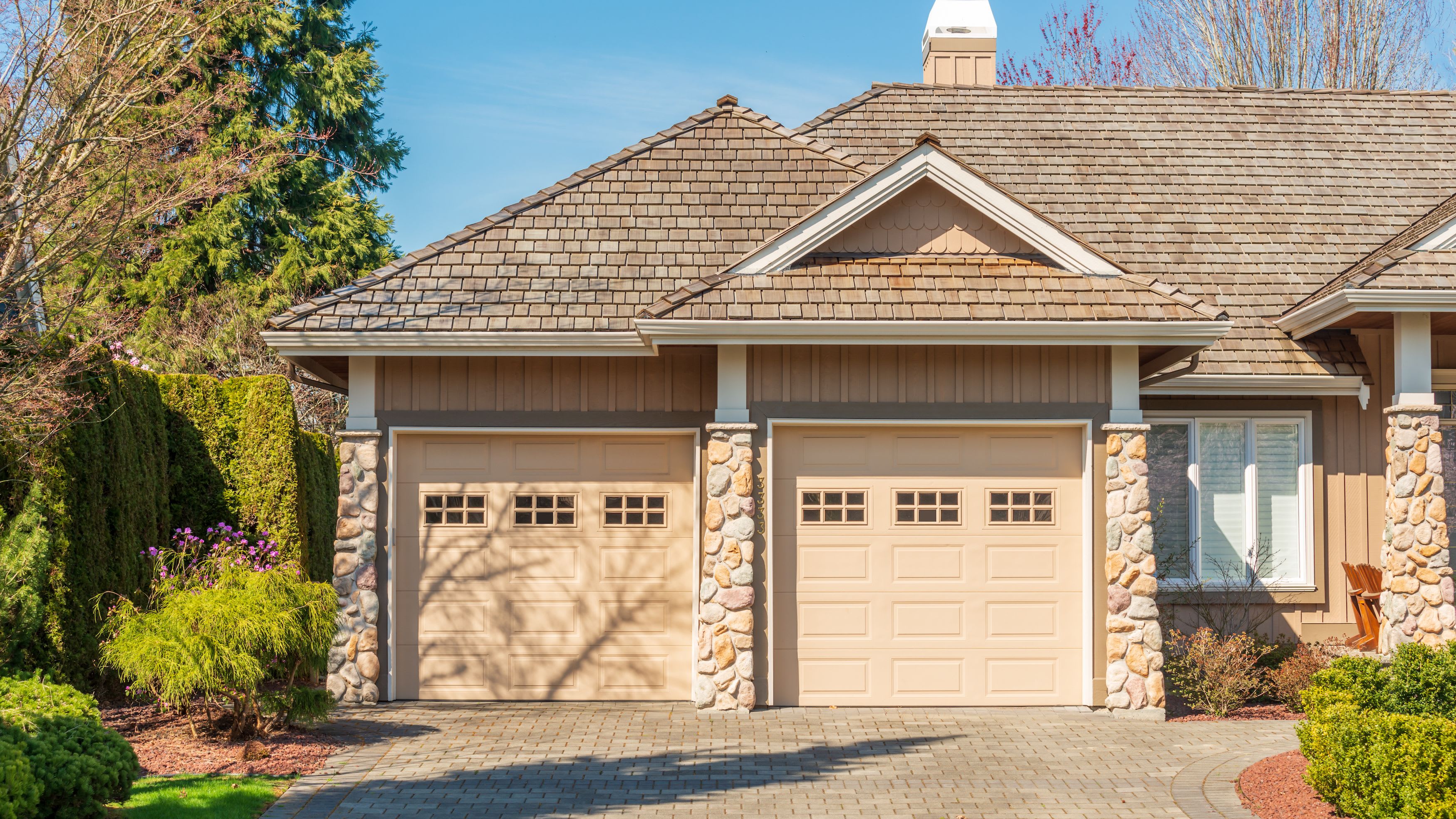 How To Choose a New Garage Door