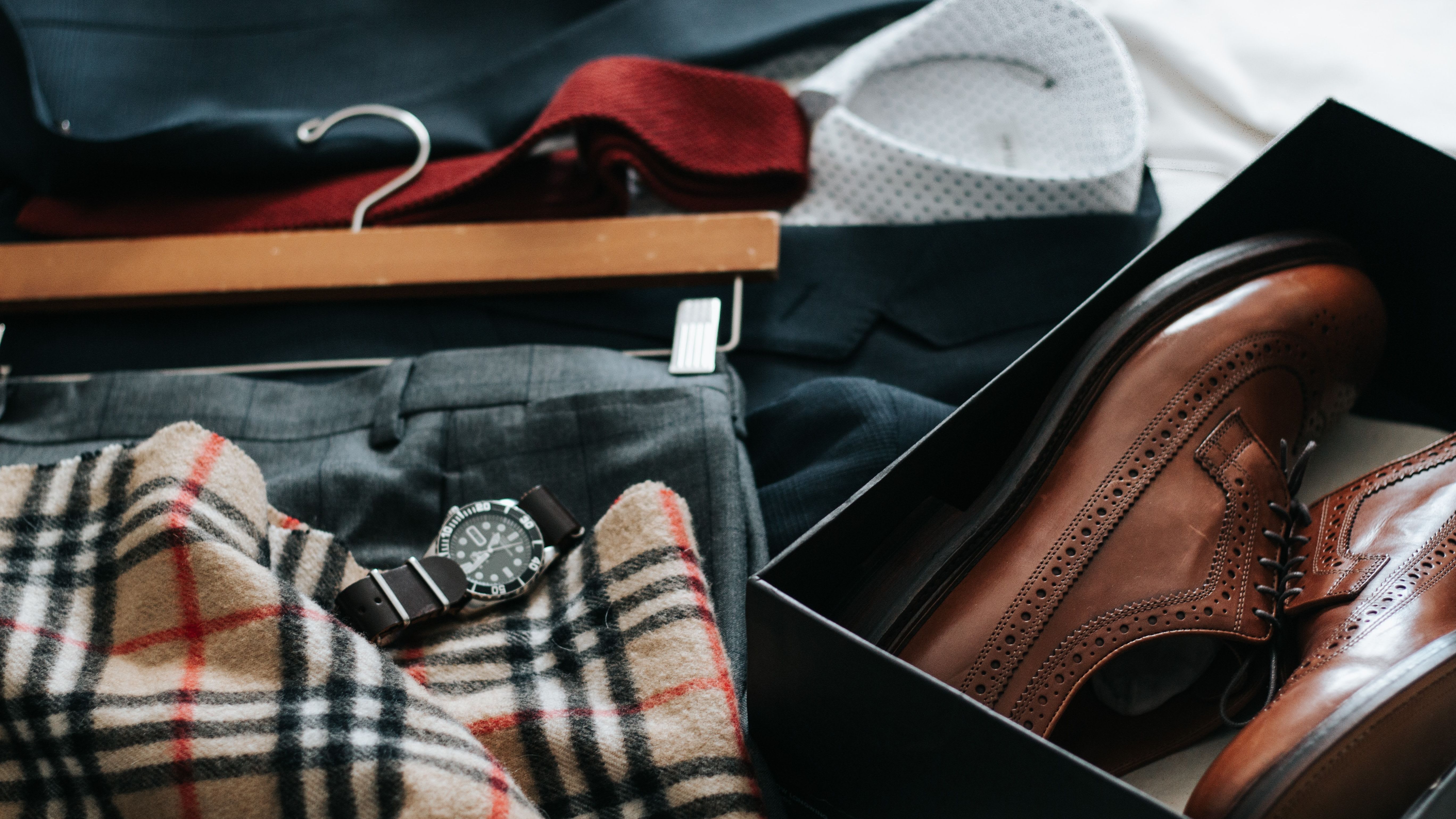 Pros and Cons of Using an Online Clothing Stylist