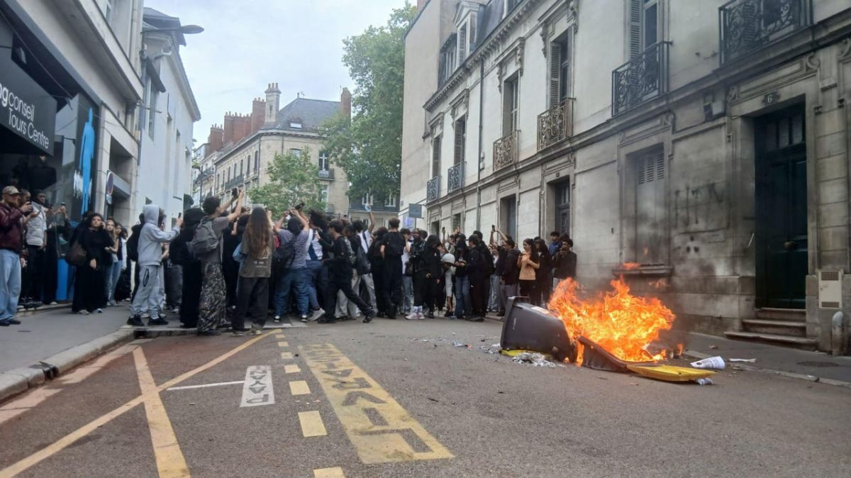 Tours : violent blocage lycéen, un jeune blessé et une enquête ouverte