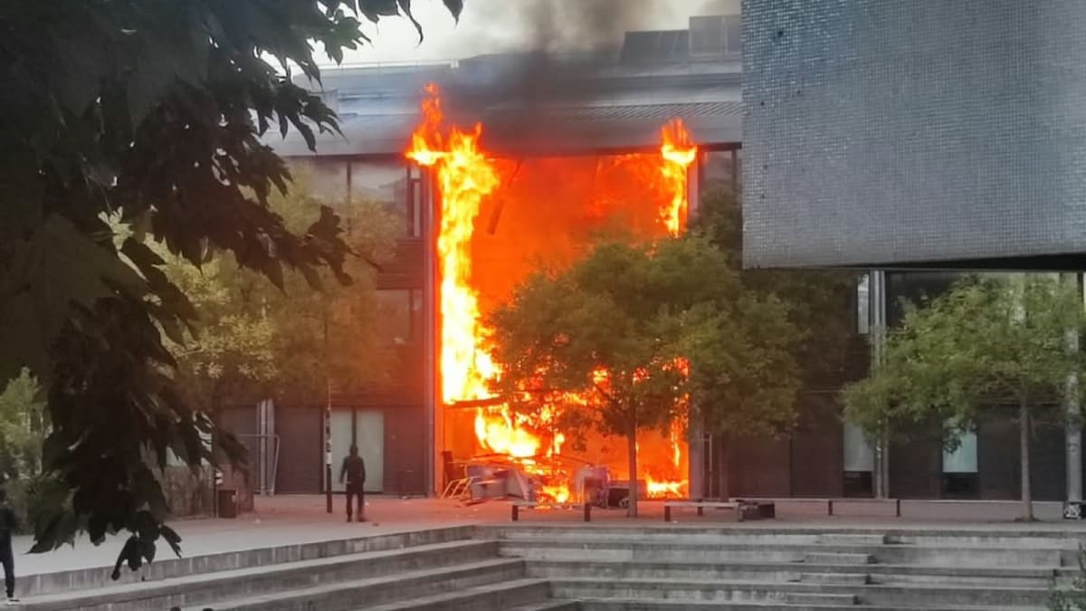 Nantes : le lycée Nelson-Mandela ravagé par un incendie criminel lors de blocus