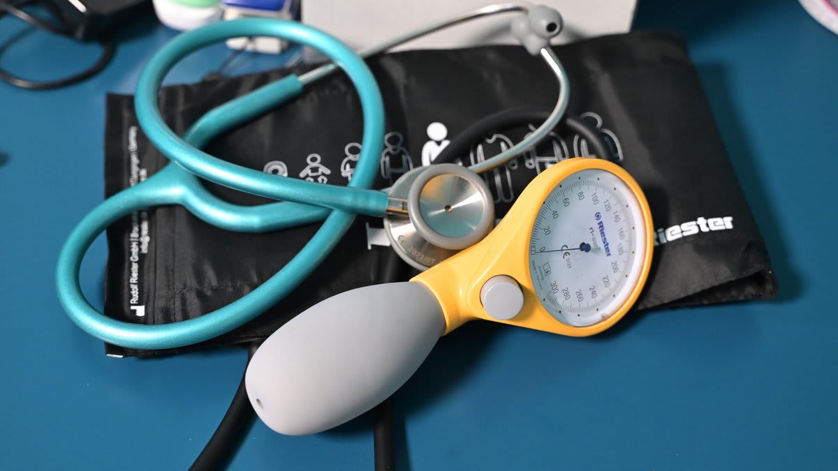 Hypertension : les bons gestes pour mesurer sa tension à domicile