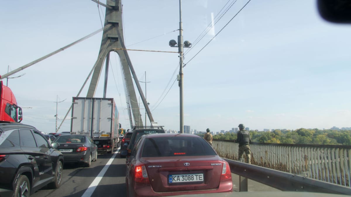 Guerre en Ukraine : les ponts de Kiev ciblés par les frappes russes