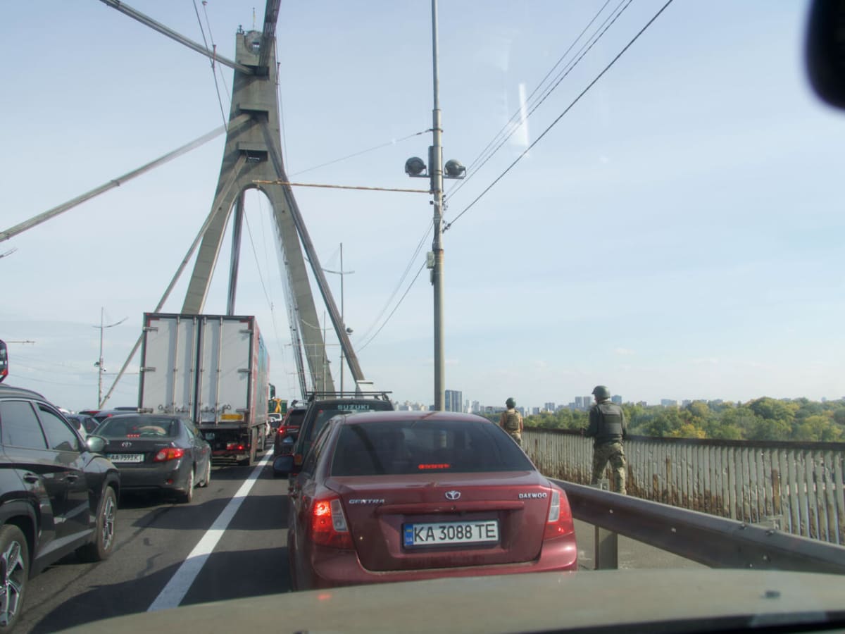 Guerre en Ukraine : les ponts de Kiev ciblés par les frappes russes