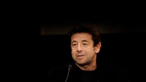 Patrick Bruel annule sa tournée anniversaire sous la pression politique et financière