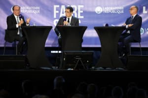 Édouard Philippe et François Hollande confrontent leurs visions lors d'un débat à Sens