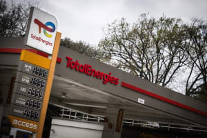 TotalEnergies prolonge le plafonnement des prix du carburant face au conflit au Moyen-Orient