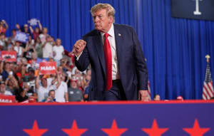 États-Unis : la stratégie de Donald Trump face aux difficultés politiques et économiques