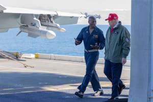 Donald Trump impose le retour de la vapeur sur les porte-avions