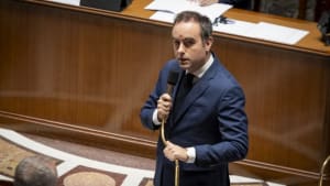 Illustration du budget 2027 et du gel partiel des retraites
