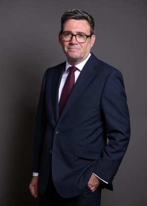 Portrait officiel d'Andy Burnham, Premier ministre du Royaume-Uni