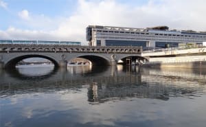 Ministère de l'Économie et des Finances à Bercy vu depuis la Seine