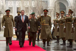 Le palais présidentiel (Arg) à Kaboul avec une haie d'honneur militaire, siège du pouvoir taliban depuis 2021