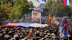Belgrade : rassemblement populaire aux obsèques de Ratko Mladic sur fond de tensions européennes