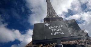 Tour Eiffel : polémique après l'exclusion de salariées face à une délégation religieuse