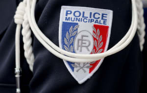 Polémique policière à Carcassonne, directive européenne sur les salaires et sursaut du PSG