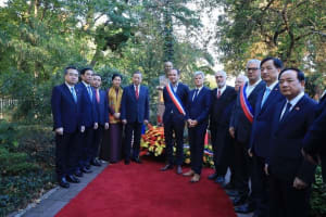 Le président vietnamien Tô Lâm commémore Hô Chi Minh à Montreuil