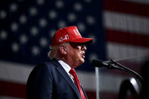 Donald Trump menace de rompre le commerce avec l'UE face au projet canadien