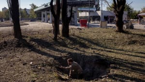 Ukraine : l'intensification des raids de drones russes pousse les familles à quitter Kiev