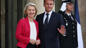 Énergie : Emmanuel Macron demande à Bruxelles d'alléger les normes sur les carburants