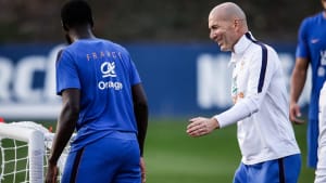 Équipe de France : Zinédine Zidane impose sa méthode dès ses premiers entraînements