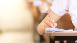 Éducation : l'Assemblée nationale examine les résultats de l'enquête PISA 2025