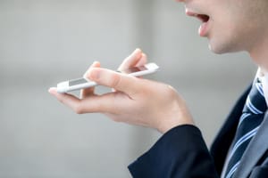 Une intelligence artificielle évalue notre vieillissement biologique à travers notre voix