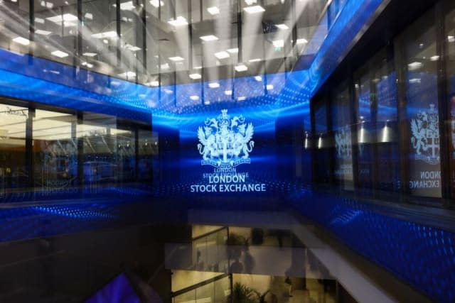 Les tensions géopolitiques et la hausse des taux pèsent sur les bourses mondiales