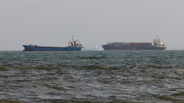 US forces launch pre-emptive strikes in Strait of Hormuz