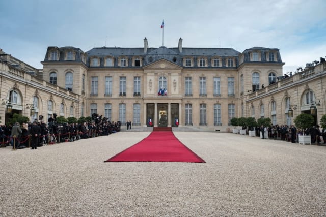 Baromètre politique : Emmanuel Macron chute à 16 %, l’inquiétude économique et migratoire s’accentue