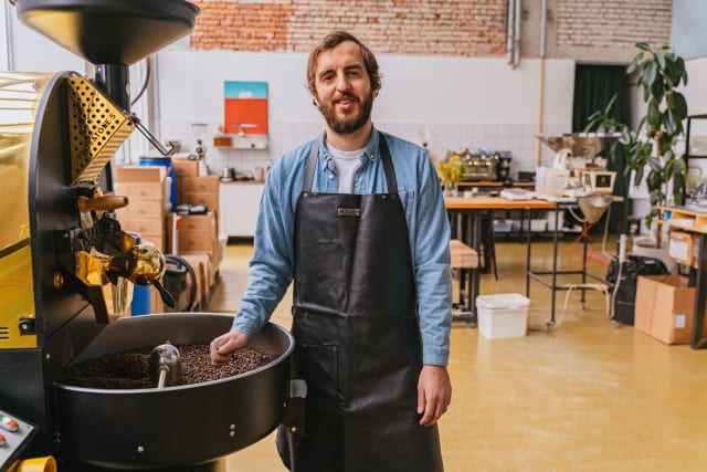 Du grain à la tasse : ces entreprises qui incarnent le savoir-faire français du café