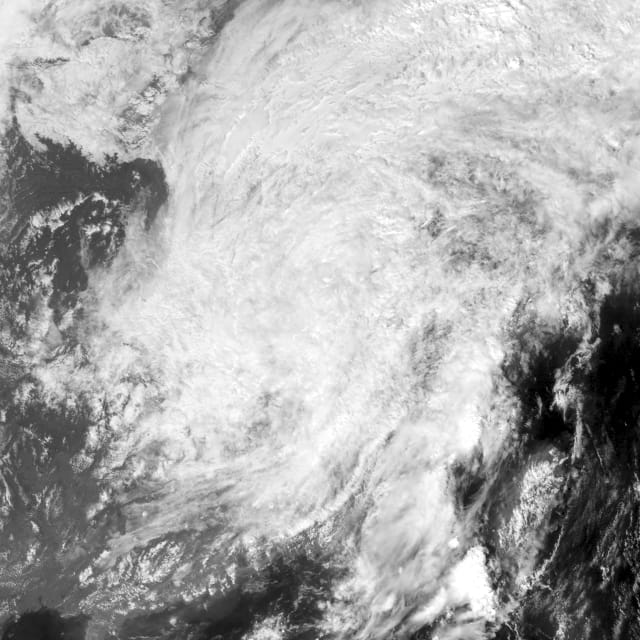 Japon : le typhon Dujuan provoque des pluies diluviennes et d’importantes perturbations
