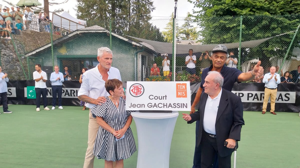 Jean Gachassin donne son nom au court central de Bagnères-de-Bigorre